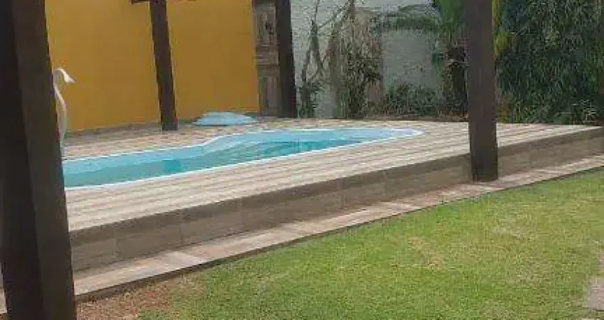 Ocean vende: Itaipuaçu, casa, 2 quartos (1suíte), piscina, churrasqueira, área gourmet, varanda.
