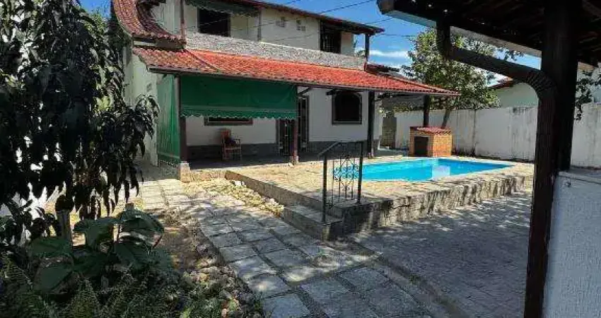 Ocean vende: Niterói, Itaipu, casa 5 quartos, sendo 1 suíte c/banheira, piscina, área gourmet.