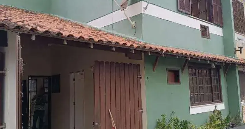 Ocean vende:  Itaipu, pequeno condomínio, casa 2 quartos, armários, escritório, dependência completa