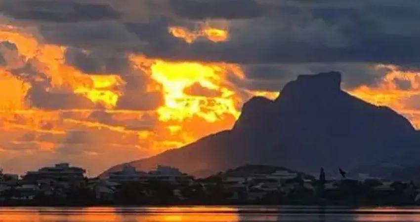 Ocean vende: Piratininga: casa duplex, 2 quartos, escritório,  terraço vista lagoa.