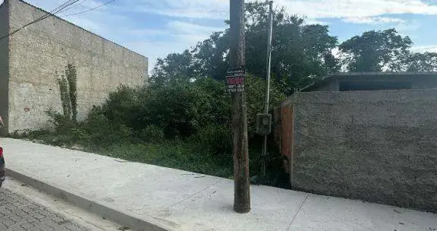 Ocean vende:  Itaocaia Valley, terreno 405M², rua já com calçamento, já com poste de luz e relógio .