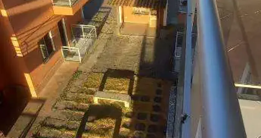 Ocean vende: Itaipuaçu, apartamento, 2 quartos, sendo 1 suíte, varanda, área serviço, garagem.