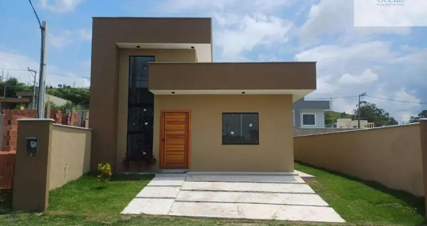 Ocean vende: Maricá, Condomínio, casa 3 quartos|(1suíte), pé direito duplo, churrasqueira, chuveirão