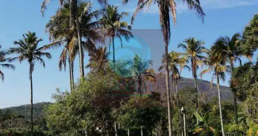 Ocean vende: Itaocaia Valley  sitio de 6.500 m2 casa 3 quartos sendo 1 suíte  plano e gramado