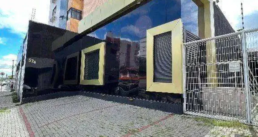 Ponto comercial com mobília e estacionamento na João Quirino