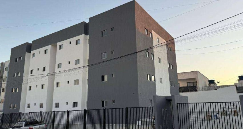 Apartamento com 2 dormitórios à venda, 48 m² por R$ 156.000 - Três Irmãs - Campina Grande/PB