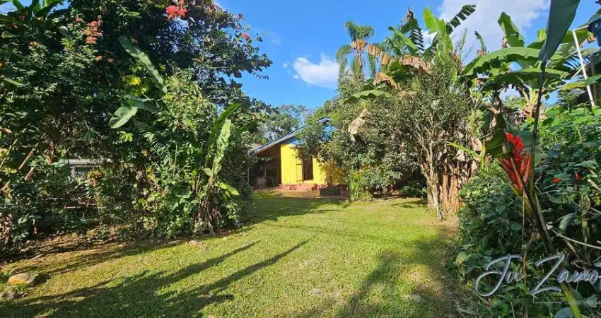 Belíssima Chácara em Antônia com fundos para Rio do Nunes documentada
