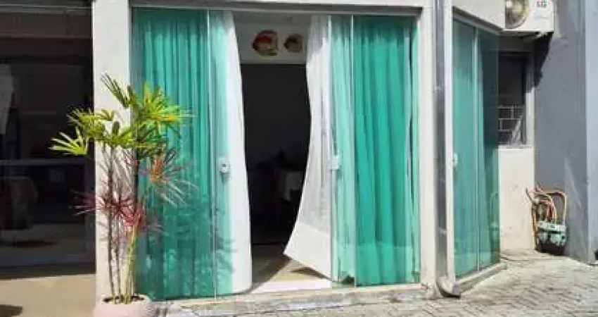 Apartamento semi-mobiliado no coração de Caiobá