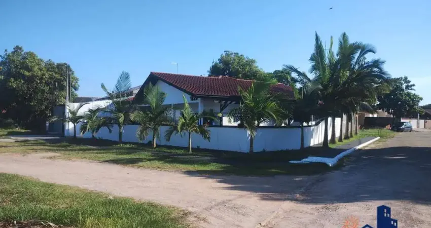 Casa com 3 quartos sendo 1 suíte e piscina pontal do paraná praia de canoas