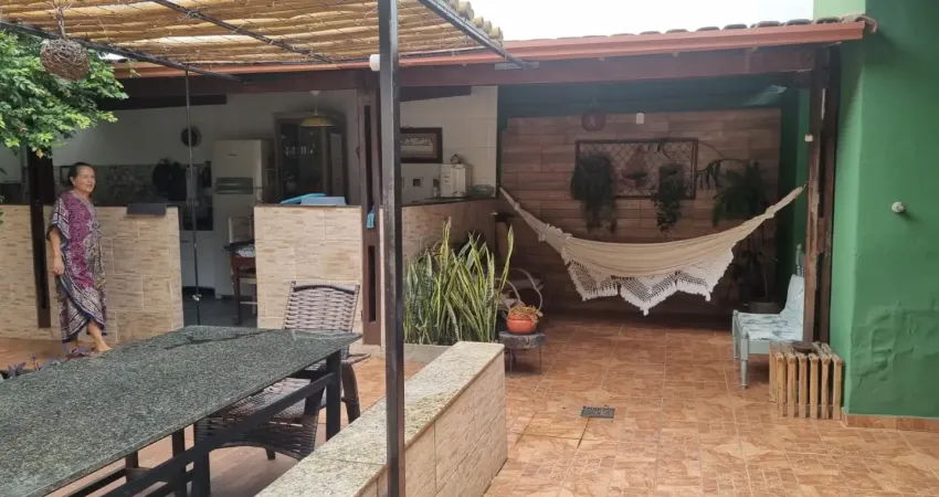 Casa com 3 quartos à venda na Rua Afonso Pena, Centro, Governador Valadares