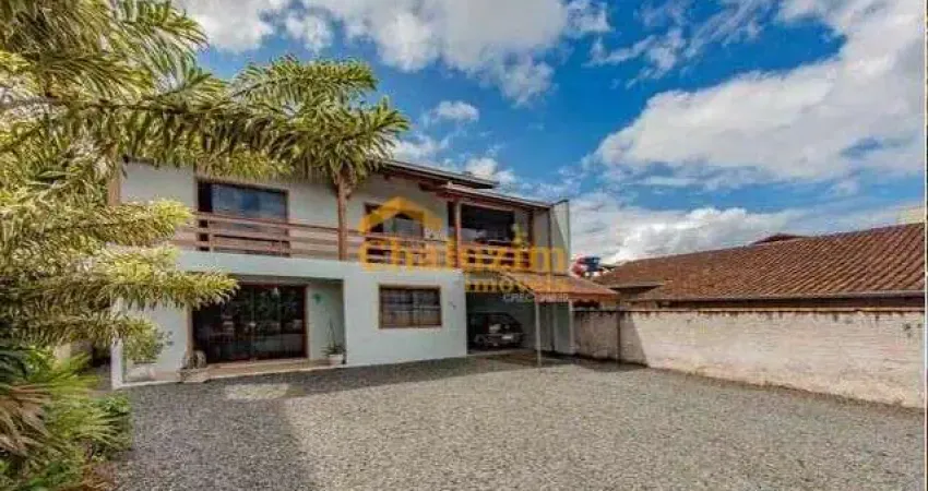 Sobrado à Venda – Espaço e Ótima Localização Bairro Aventureiro, Joinville/SC