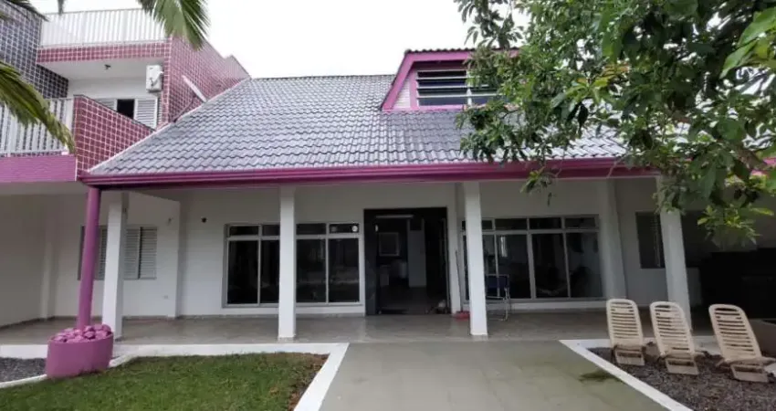 Sobrado com 06 dormitórios à venda, 250 m² por R$ 1.300.000,00 - Jardim Perola do Atlântico - Itapoá/SC