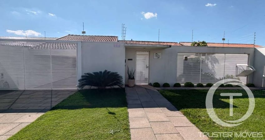 Casa a Venda no Tropical: 1 Suíte + 2 Quartos, Área Gourmet e Piscina