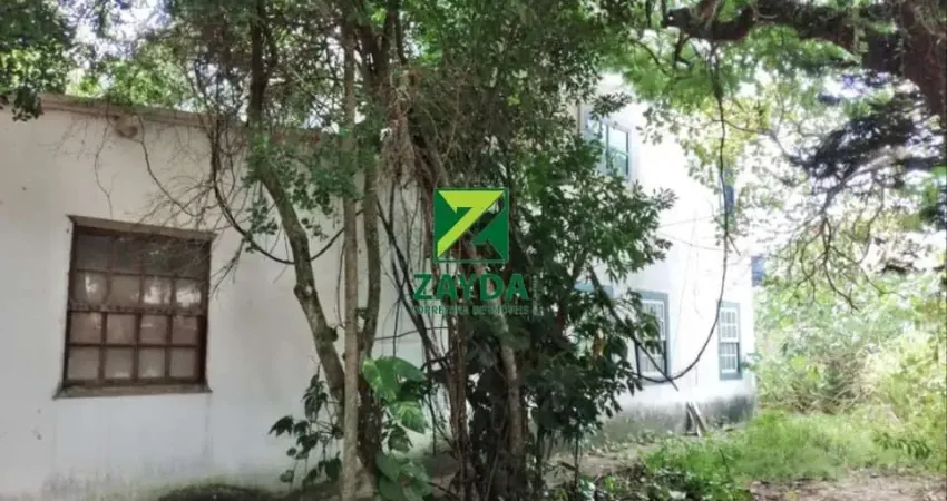 Casarão em terreno de 1.000 m², junto à Lagoa, em Tamoios - Cabo Frio.