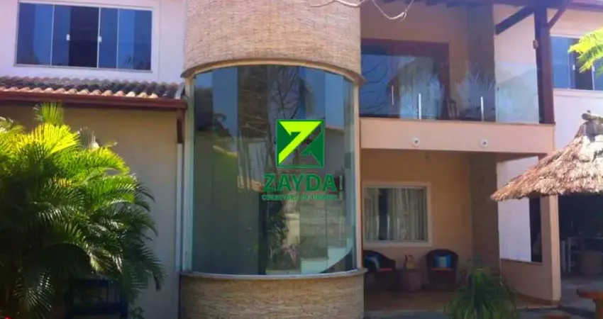 Casa de luxo à venda no Centro de Casimiro de Abreu-RJ: 5 quartos, 4 suítes, 1 sala, 5 banheiros, 7 vagas, 330m²!