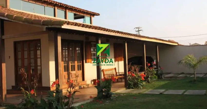 Casa à venda em Casimiro de Abreu-RJ, Peixe Dourado I: 4 quartos, 1 suíte, 2 salas, 2 banheiros, 4 vagas, 260m²!