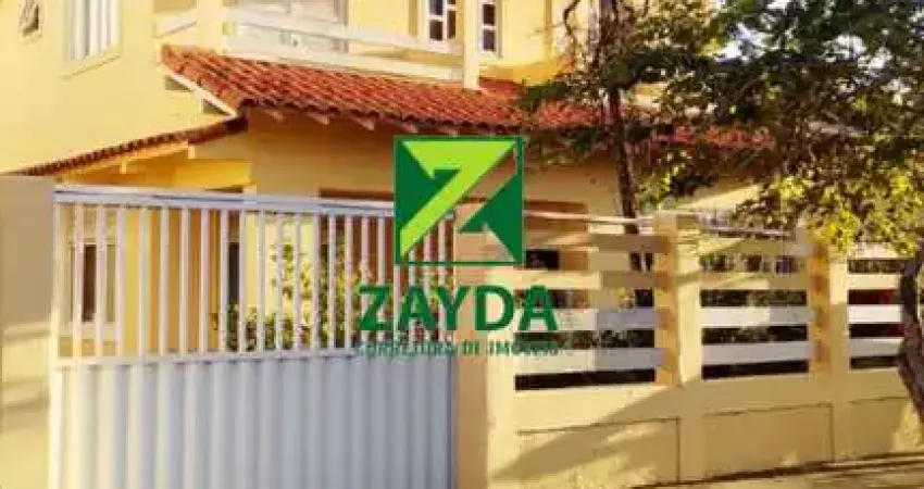 Casa à venda no Centro de Casimiro de Abreu-RJ: 4 quartos, 1 sala, 2 banheiros, 1 vaga de garagem, 10,00 m² área.