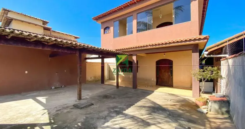 Casa à venda em Casimiro de Abreu-RJ, bairro Peixe Dourado II - Barra de São João: 3 quartos, 2 suítes, 2 salas, 3 banheiros, 3 vagas de garagem, 69,70m².