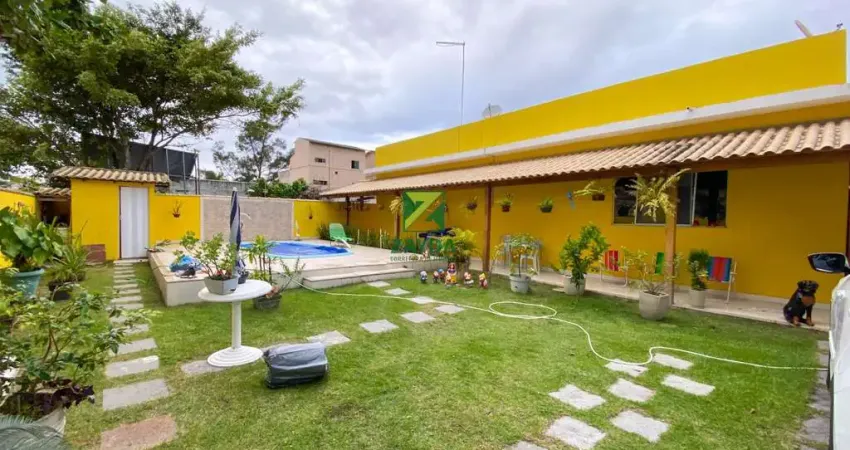 Casa à venda em Casimiro de Abreu-RJ, bairro Peixe Dourado II - Barra de São João! 3 quartos, 1 suíte, 2 salas, 3 banheiros, 2 vagas, 110m².