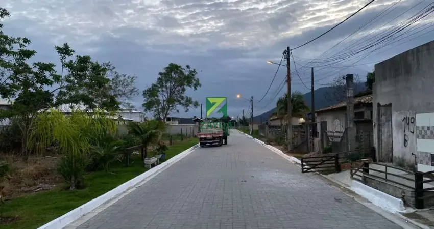 Terreno de 450m² à venda em Recanto dos Paratis, Barra de São João - RJ! Aproveite esta oportunidade única!