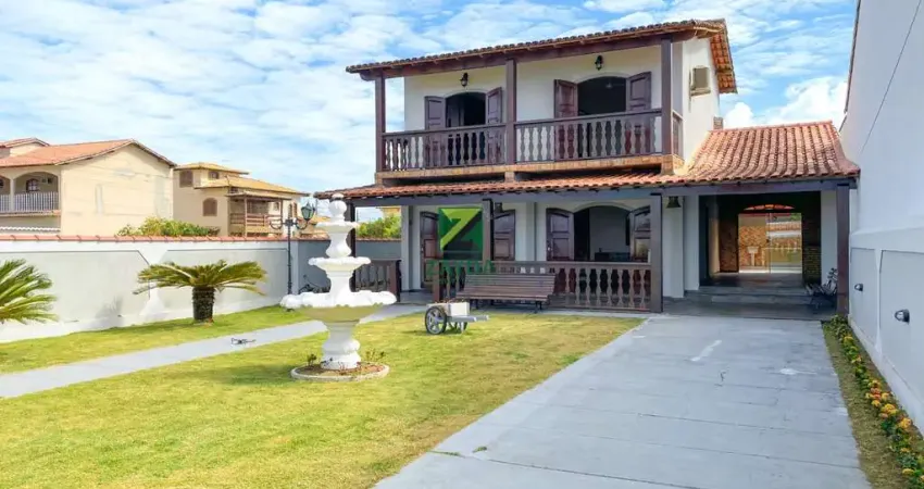 Casa à venda no Centro de Barra de São João-RJ: 3 quartos, 2 salas, 3 banheiros, 1,00 m² de área.