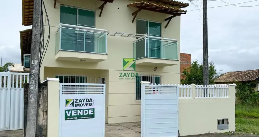 Casa duplex com 03 quartos em barra de são joão: à poucos metros da praia e rodovia amaral peixoto, próximo à todo tipo de comércio e condução.