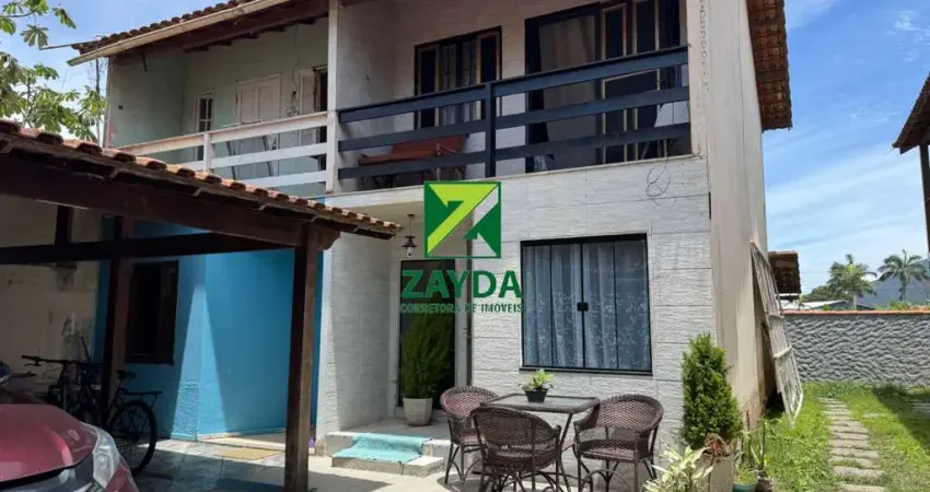 Oportunidade de casa à venda na quadra da praia, em Barra de São João, no bairro Peixe Dourado I. Utilize seu FGTS.