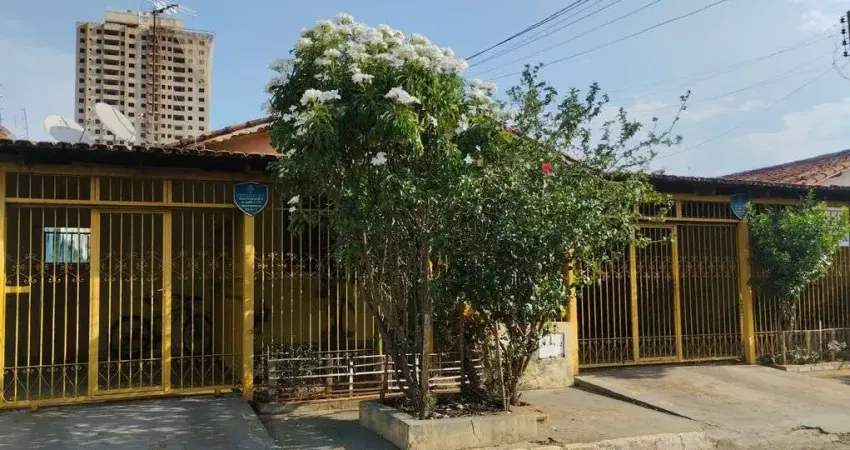 Casa 3 quartos, 2 salas, 2 banheiros, na Cidade Jardim