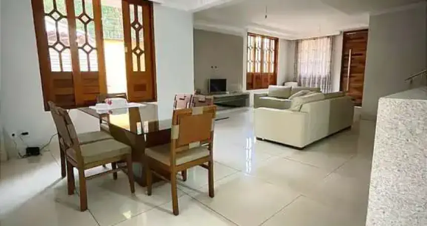 Sobrado à venda com 4 suítes de 300,00m² no Jardim Atlântico
