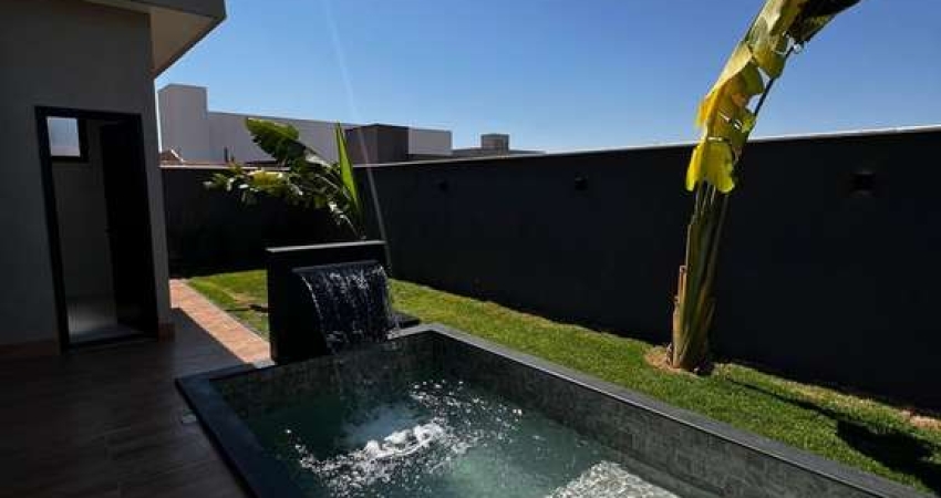 Casa Térrea com 3 suítes em condomínio de 156,21m².