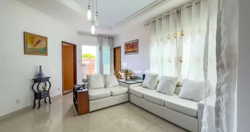 Sobrado à venda, 4 quartos sendo 1 suíte, de 260,00m² no Setor Gentil Meireles.