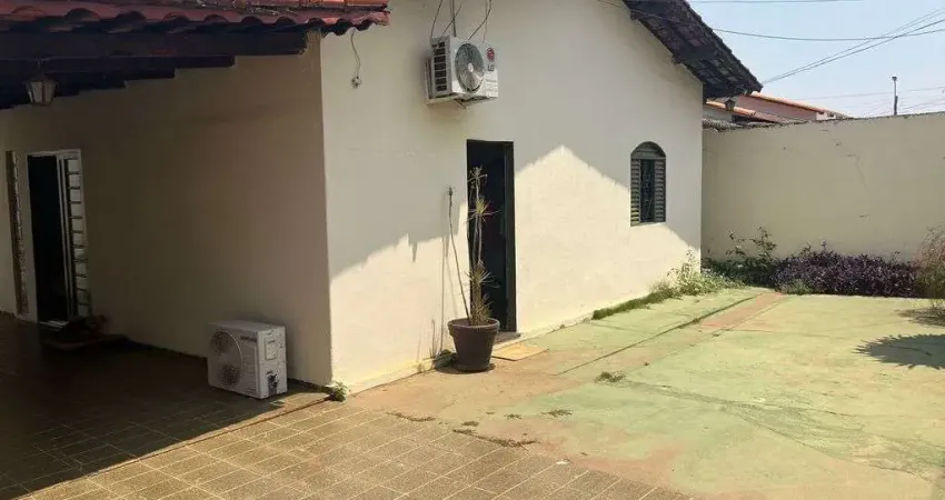 Casa à Venda com 4 quartos sendo 1 suíte, de 205,54 m² no Jardim América.