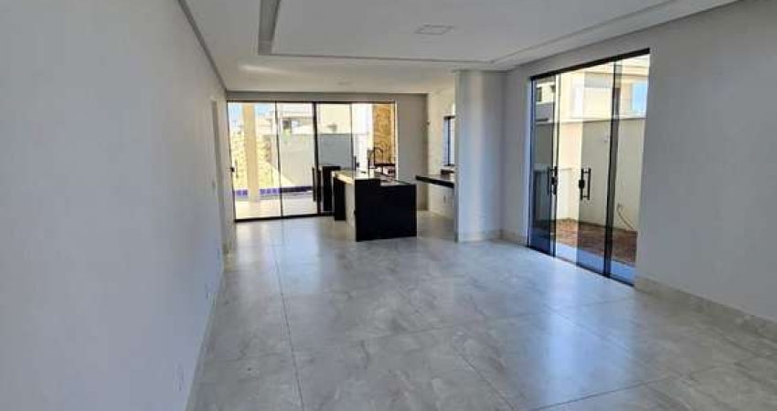 Sobrado de Alto Padrão com 4 Suítes e Lazer Completo no Parqville Jacarandá.