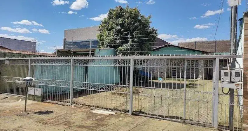 Vende-se Casa de 3 quartos no Jardim Ana Lucia de 255,00m²
