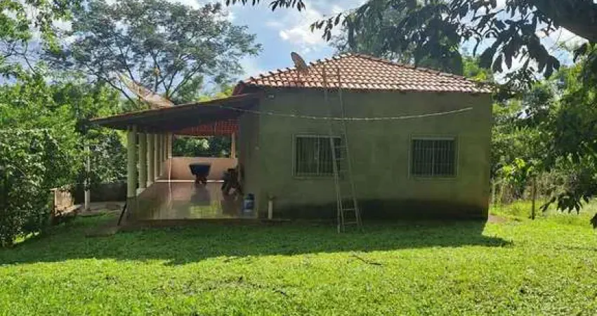 Chácara Condomínio Fechado com 3 quartos, Suíte, Área de Lazer completa.