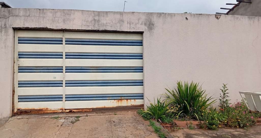 Casa à Venda com 3 quartos, sendo 1 suíte de 184,54 m² no Resd. Hugo de Moraes