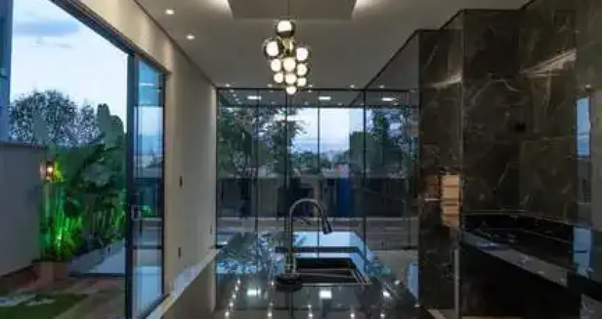 Casa térrea em condominio fechado com 3 suítes plenas + banheiro externo