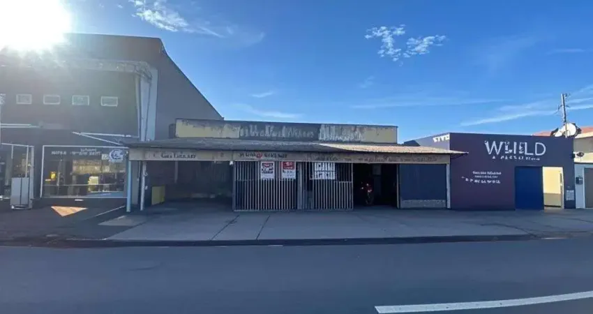 Área comercial na frente e casa nos fundos, localizada na Vila Mariana em Ap. GO