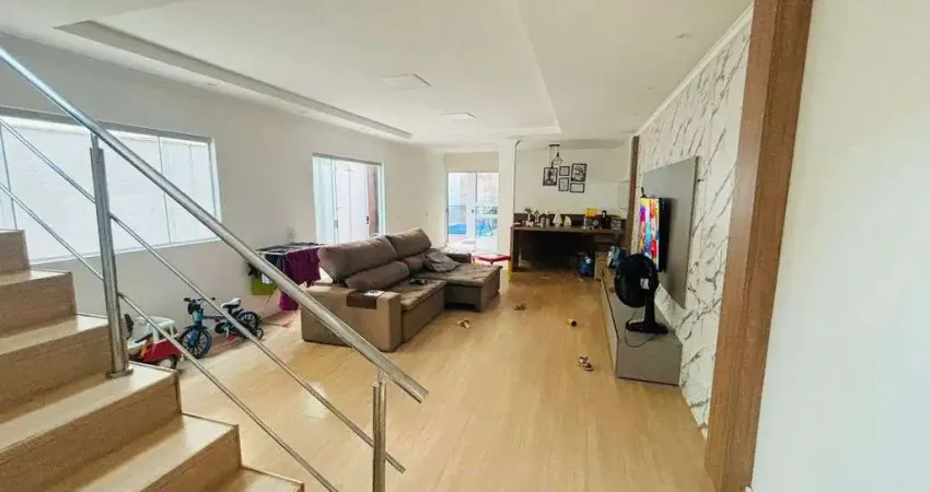 Excelente Sobrado de 3 quartos com piscina e área de Lazer