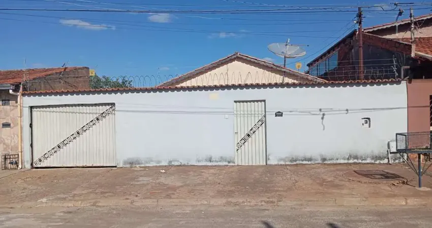 VENDE-SE CASA COM 4 QUARTOS DE 232,00m² NA VILA PEDROSO.
