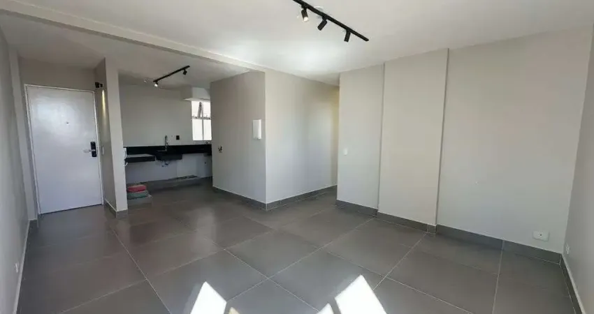 Apartamento Setor oeste - 2 quartos sendo 1 suíte - Reformado