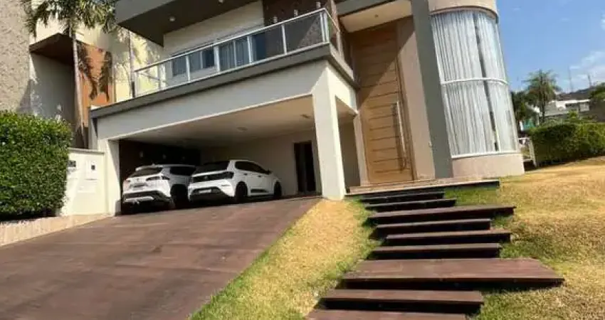 Sobrado no condomínio porta do sol mendanha com 4 suítes plenas.