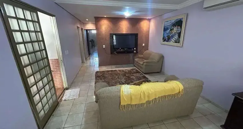 Casa Ampla com 3 Quartos a 500m da UFG - Setor Residencial Campus