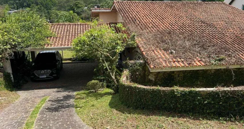 Casa com 4 Quartos à venda, 250 m² por R$ 1.200.000 - Caputera - Arujá/SP