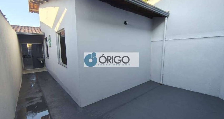 Casa Individual - 2 Quartos - Vaga de Garagem Ampla - Ótimo Local