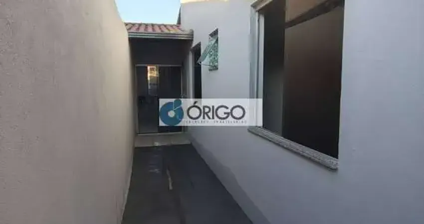 Casa Individual - 2 Quartos - Vaga de Garagem Ampla - Ótimo Local