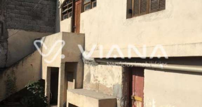 Oportunidade: Excelente casa, localização privilegiada: 2 Dormitórios, cozinha,  2 banheiros, 7 va
