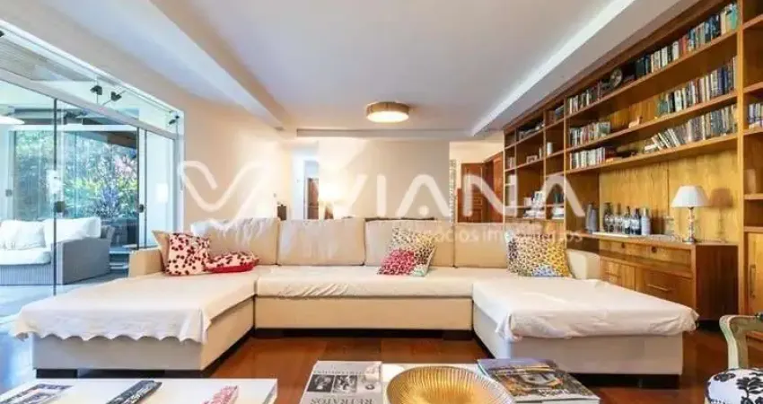 Casa de Alto Padrão 4 dormitórios á Venda no  Bairro Brooklin em São Paulo.