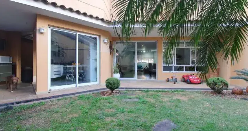 Sobrado com 4 dormitórios em Condomínio Fechado no Bairro Jardim São Caetano
