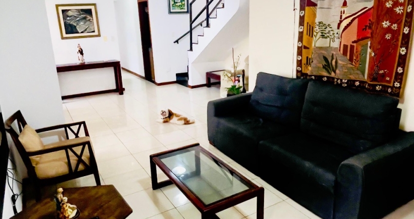 Cobertura a venda, 253m2, 4/4, 03 suítes, 02 vagas de garagem